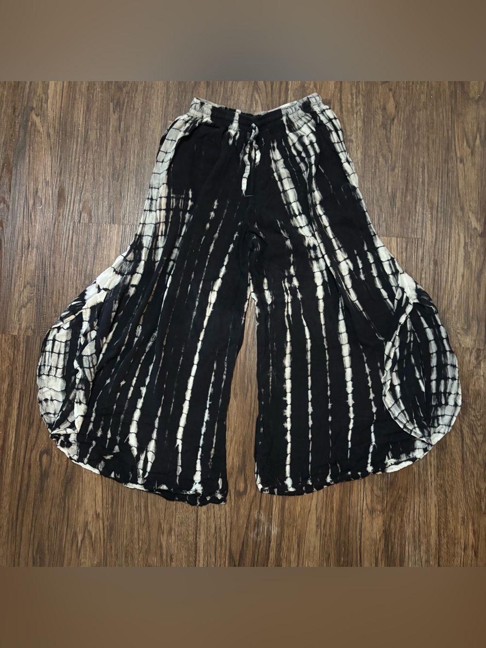 Chantique Hawaii Black Cream Tie Dye Palazzo Pants Side Slit S/M